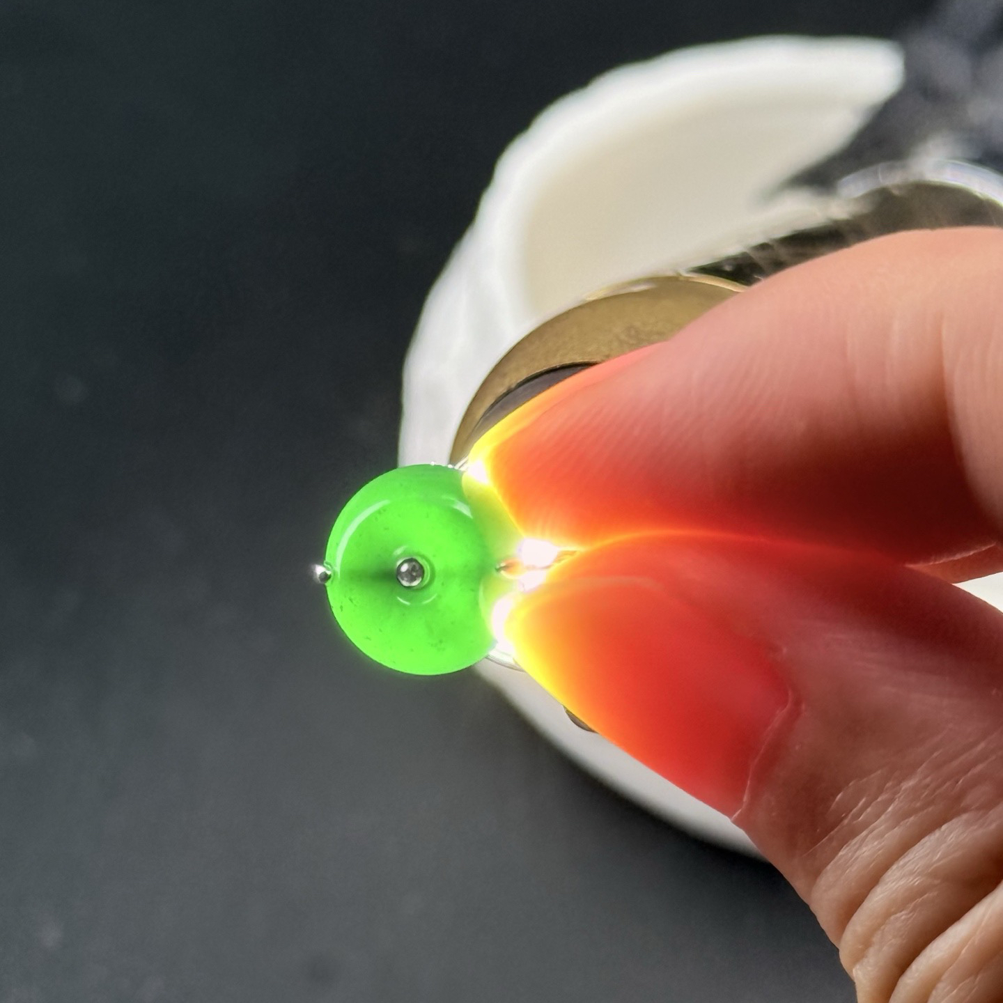 精品18k墨翠平安扣耳坠 种好色正 黑度极好 打灯通透 油性十足 尺寸10