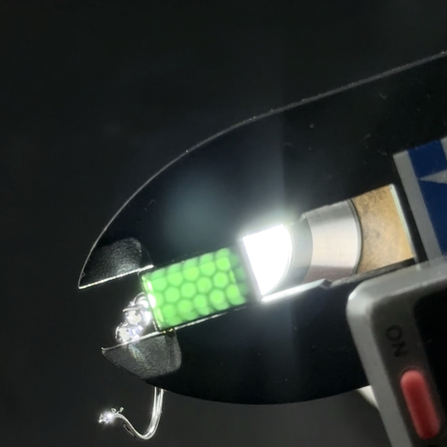 精品18k墨翠白金耳坠 种好色正 黑度极好 打灯通透 油性十足 尺寸9.6