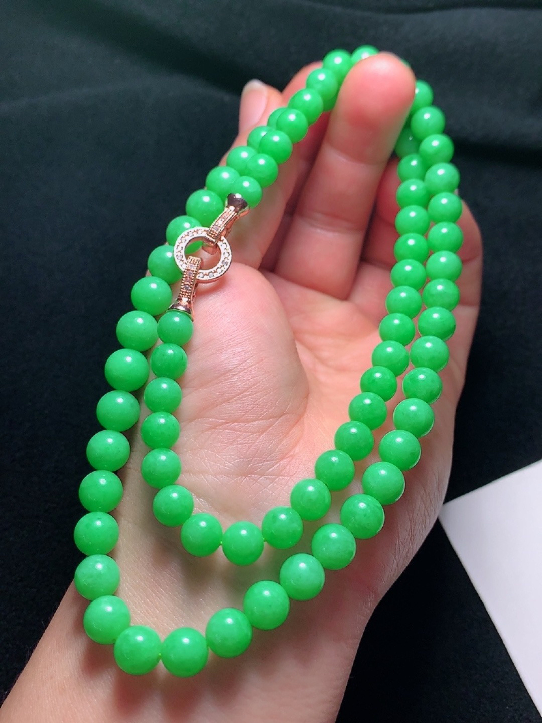 ️冰种甜绿珠链，种老水头好，又冰又润，饱满漂亮，卡：8.4-7mm74颗..