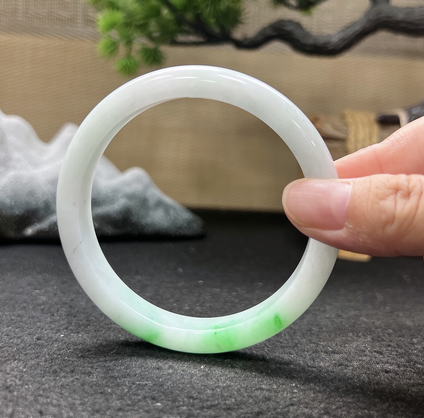 62圈口正圈飘绿手镯