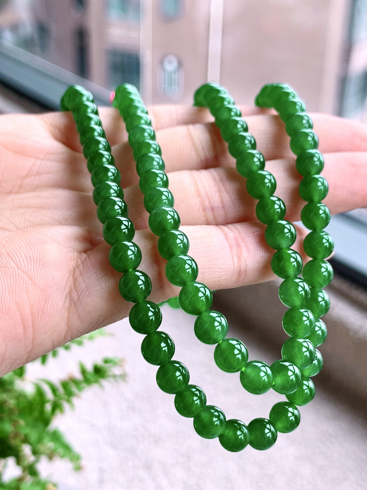 【珠子】️阳绿珠链圆珠子珠链
【说明】缅料 性价比高  
【尺寸】5.8mm，118颗
【重量】4