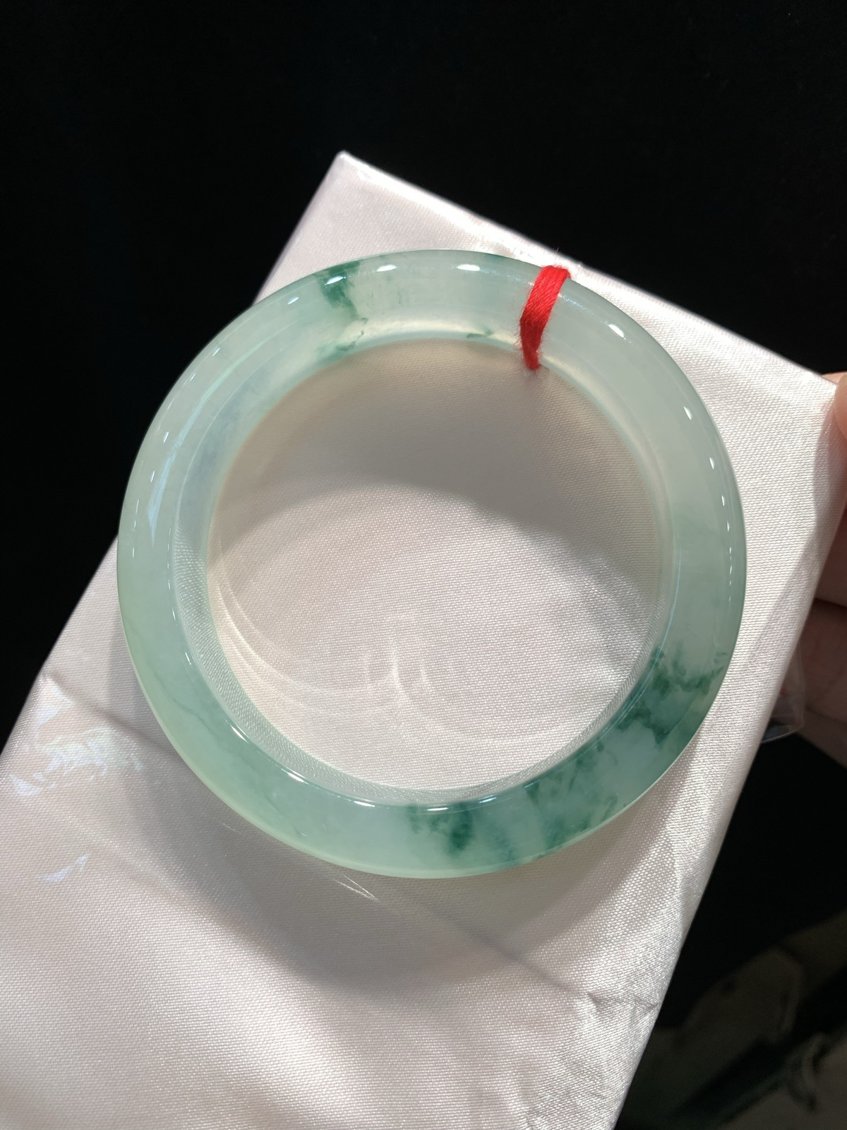 尺寸56.6/12.3/8.6，冰种飘花手镯
种老水足