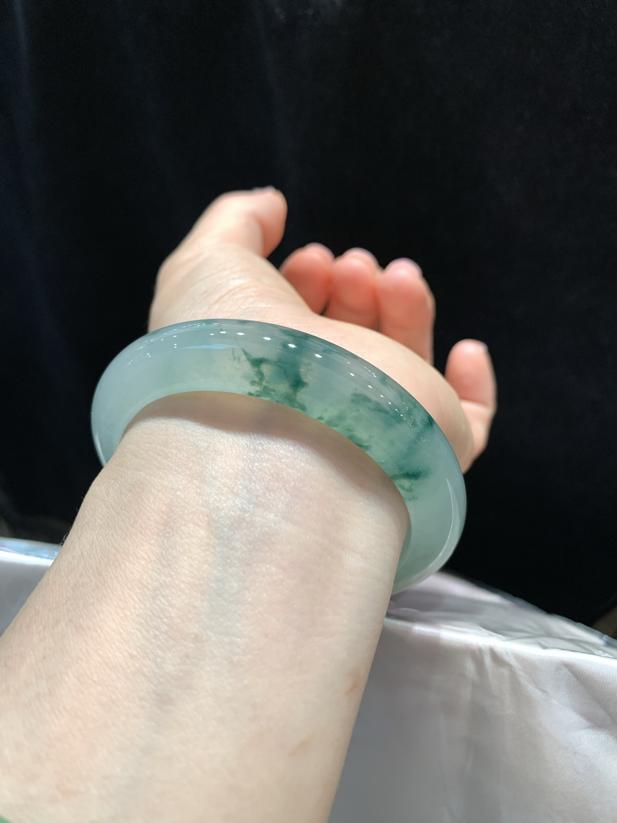 尺寸56.6/12.3/8.6，冰种飘花手镯
种老水足