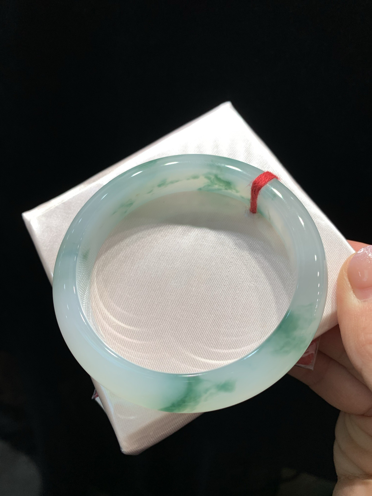 尺寸55.9/12.4/8.2，冰飘花手镯
水润细腻 清新甜美