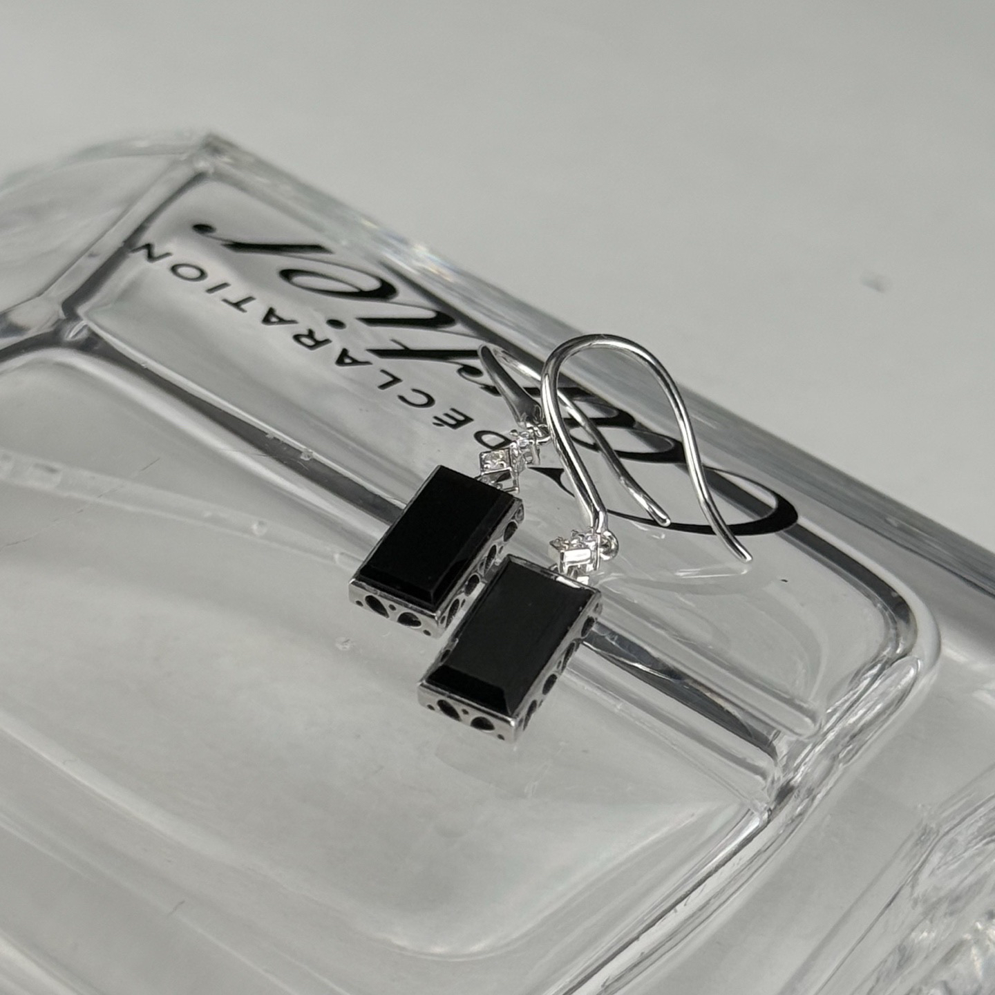 精品18k墨翠白金耳坠 种好色正 黑度极好 打灯通透 油性十足 尺寸9.6