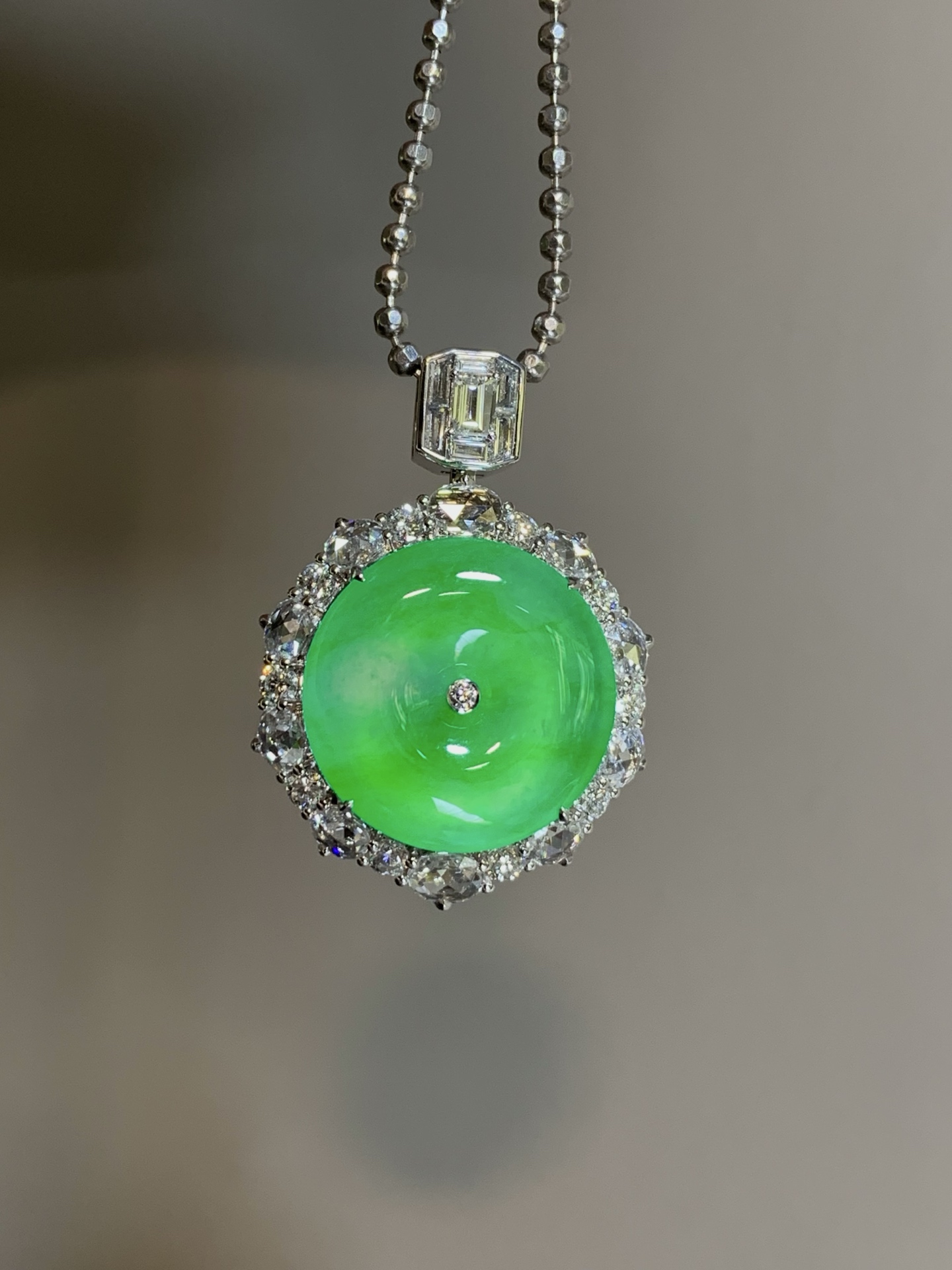 ️【18k金镶嵌平安扣吊坠】种老细腻，色阳浓郁起胶，成品：32.4*22.9*10.6，裸石：17.9,a17825/419