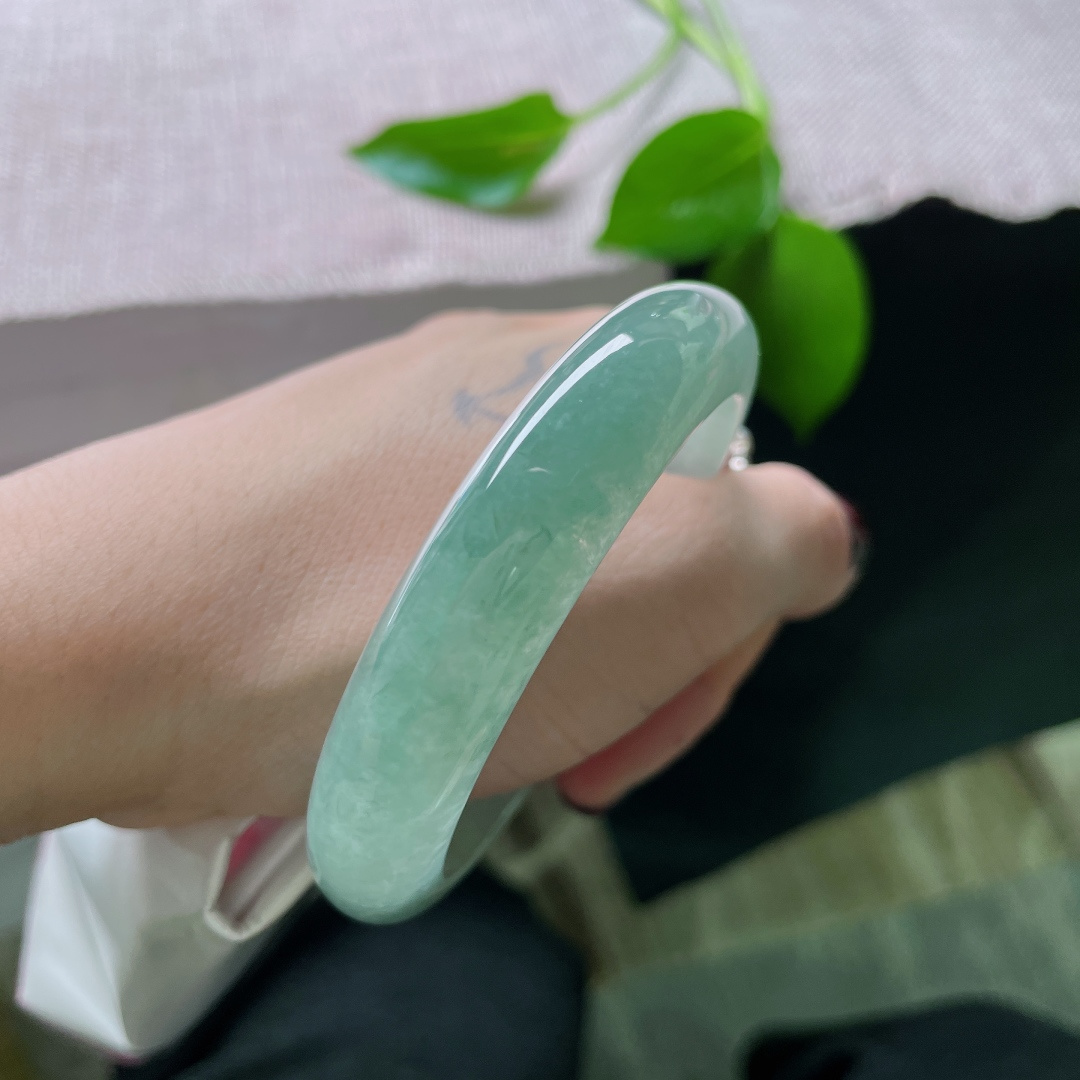 56.3/12.8/8.5，冰油正圈，像把天空和湖底的故事，全都封存在了这抹色彩里。无裂，ss50200a