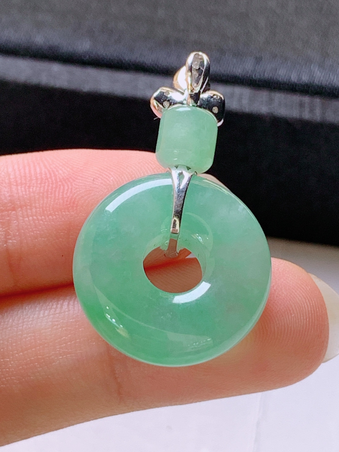 ️ 冰阳绿甜甜圈吊坠，无裂色甜饱满，裸石19.2-6.332.5