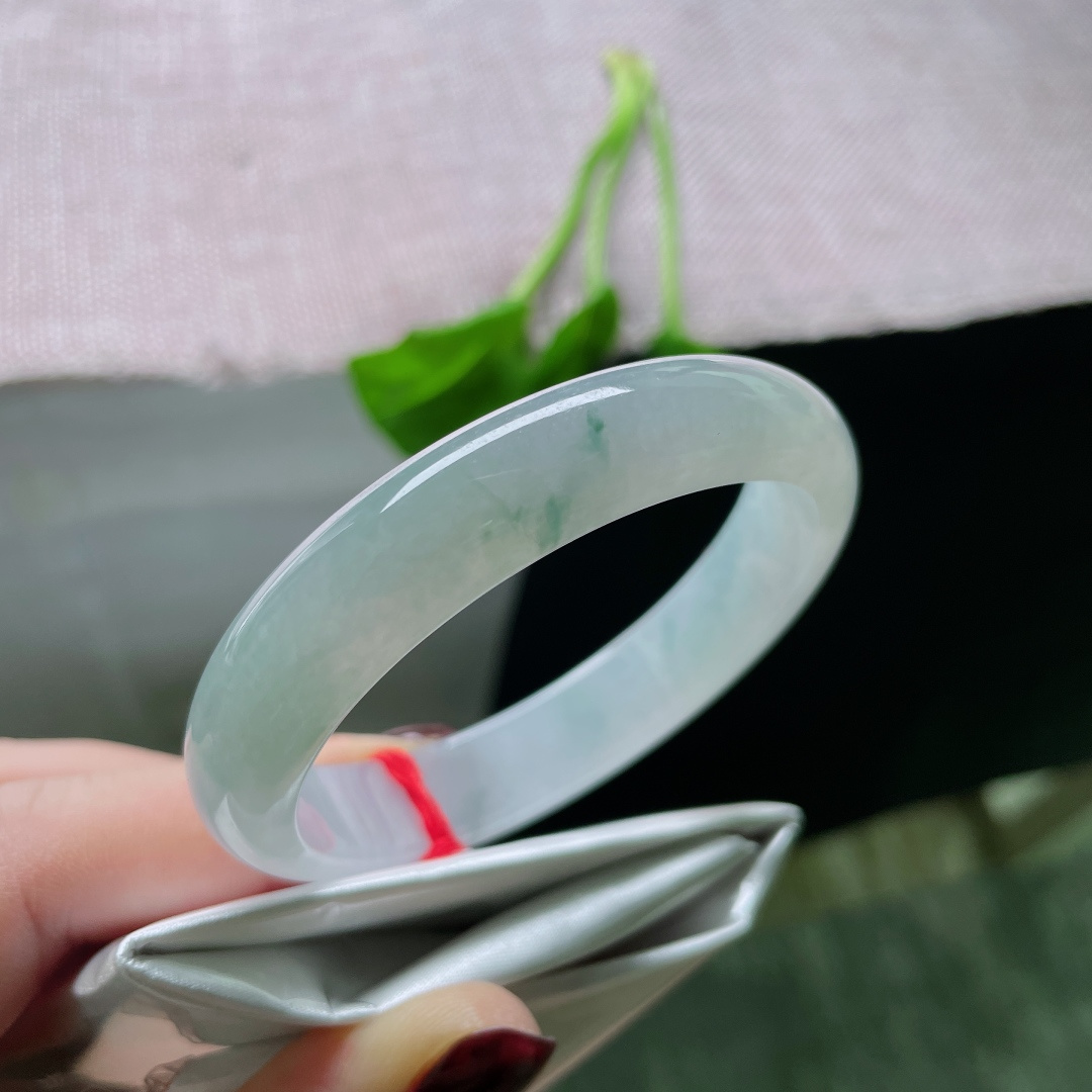 54（48.6）/11.6/6.9绿底贵妃，冰润细腻，秀丽，飘逸灵动，贵气，无裂，ss51235a