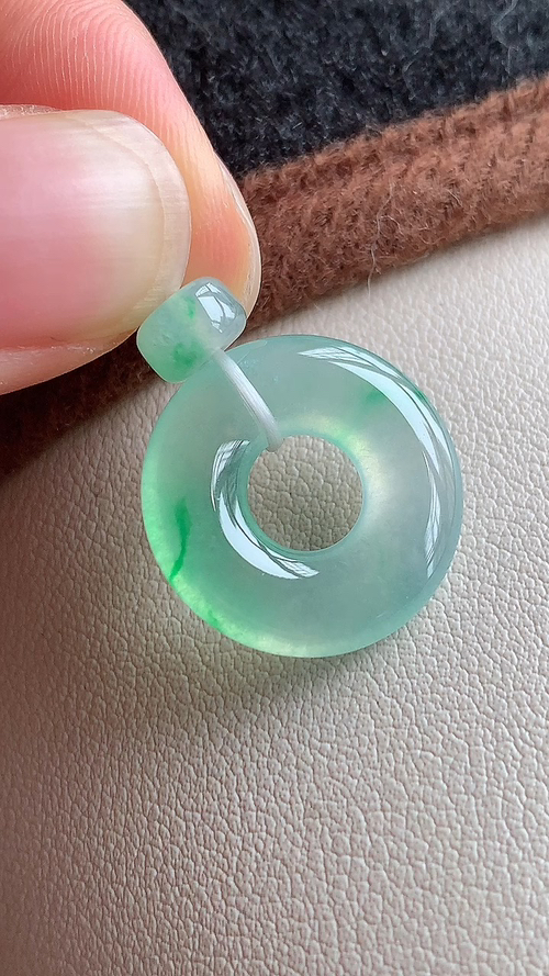 天然翡翠，飘绿花甜甜圈，尺寸18.2-3.6 ad418