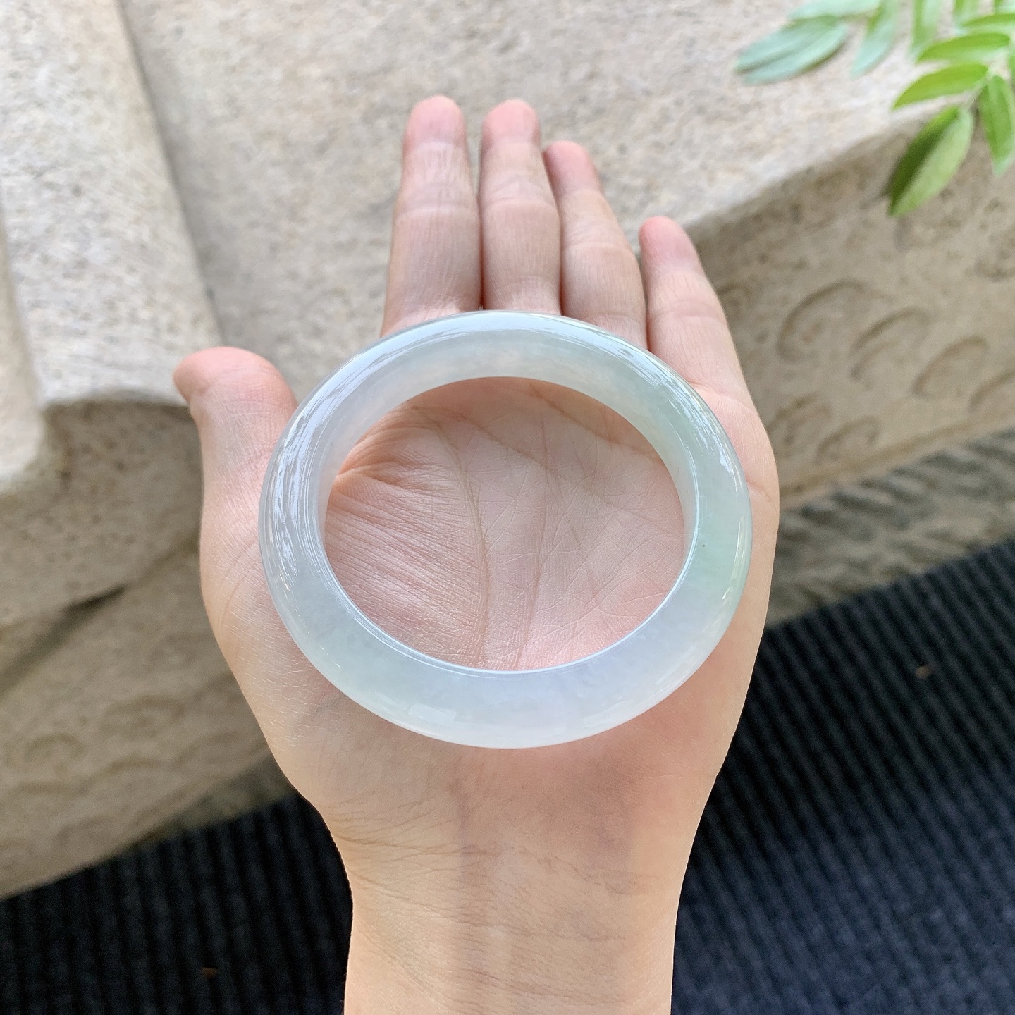 正圈53 54 圈口54.5/10/9 编码FL042005 糯冰底色，水润，种老，细腻，打灯有纹线