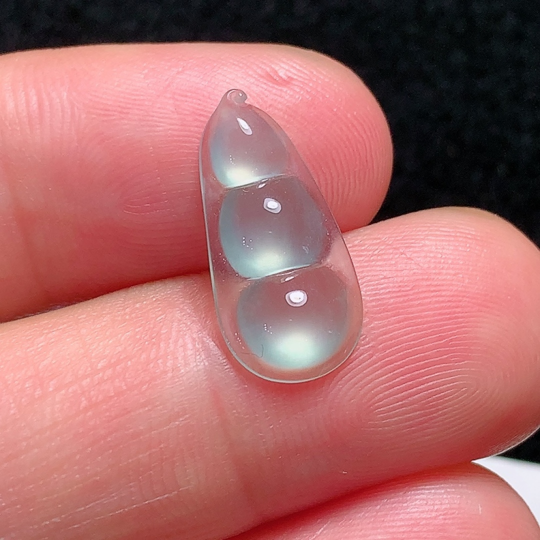 ️冰种小福豆，种老水头好，又冰又润，饱满无裂，尺寸：17.5/8.5/3.2mm，ss