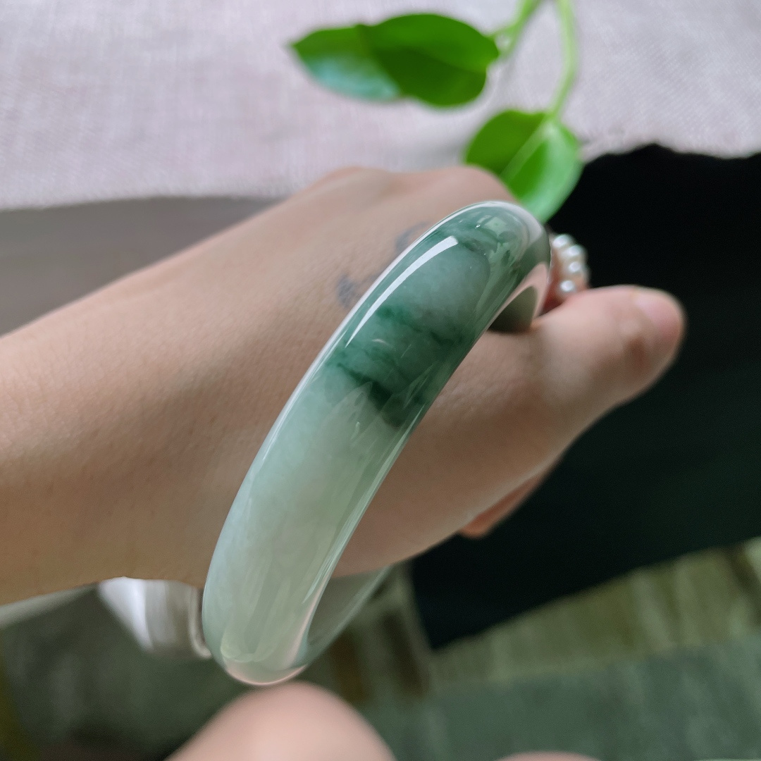 55.7/12.7/8.9飘花正圈，水润细腻，婉间生辉，贵气，无裂，ss55063a
