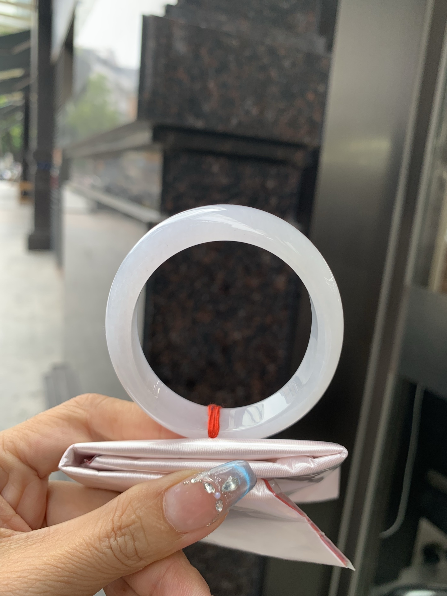 白冰贵妃56-48.7-7.5-11.30419-4A96打灯棉絮，底妆冰润细腻，一腕清透，简约清爽