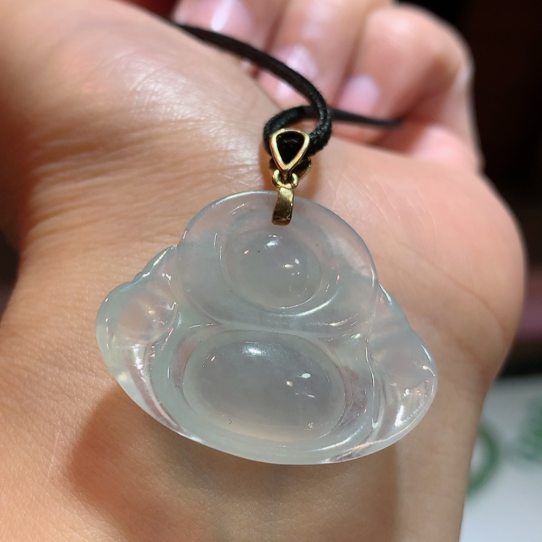 冰佛公吊坠。冰润底子细腻，胶感十足，佩戴简单大方货号89418，26.5-31.9-6.8