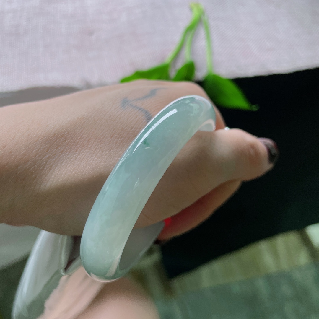 54（48.6）/11.6/6.9绿底贵妃，冰润细腻，秀丽，飘逸灵动，贵气，无裂，ss51235a