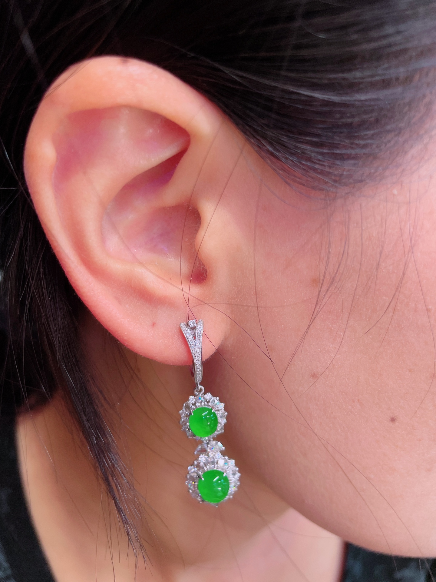 ️高冰绿蛋面耳坠 晶莹剔透，新颖时尚，无裂，6.5-6-4