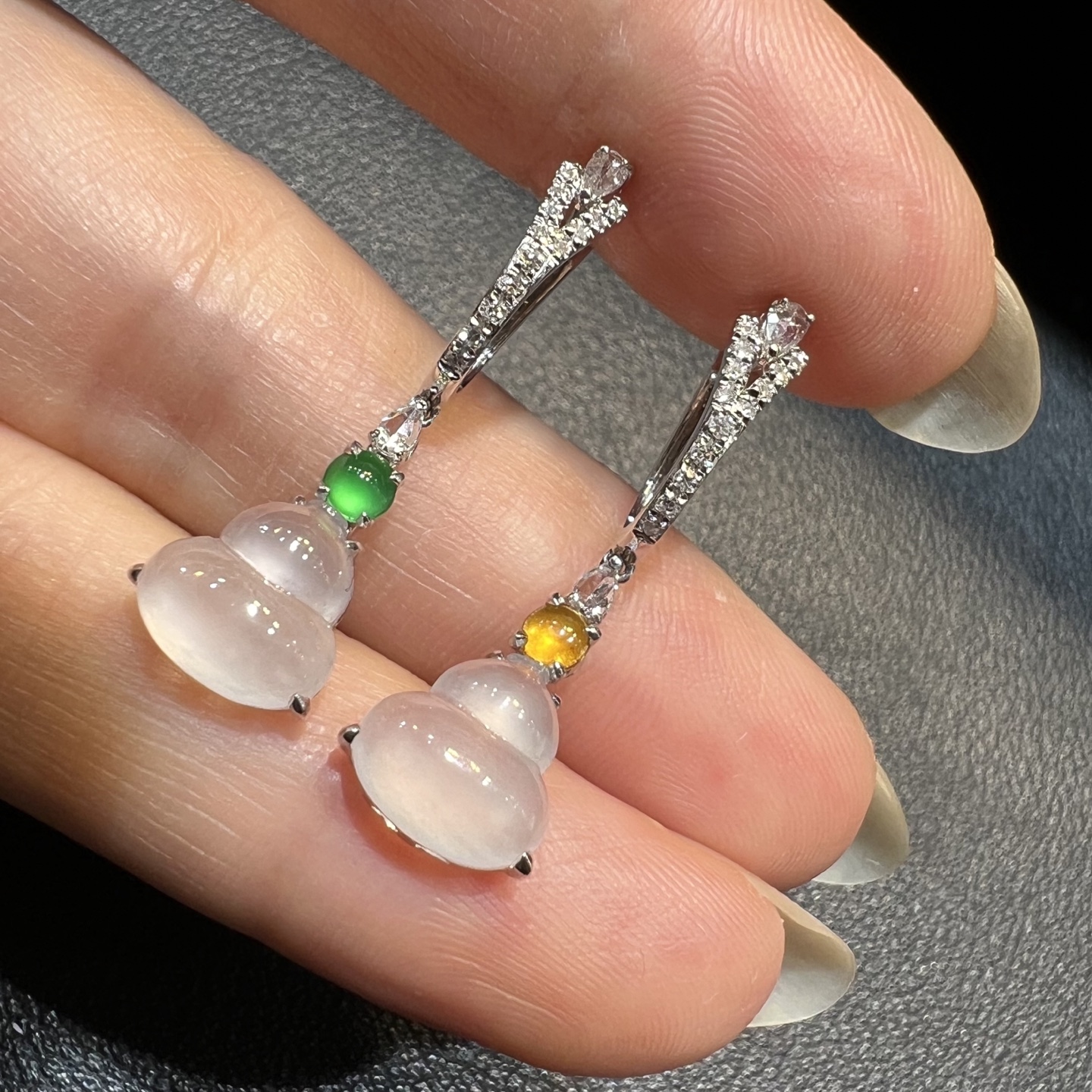 ️18k金钻石镶嵌冰种起光翡翠白冰葫芦耳包耳坠天然缅甸翡翠A货，29-9.6-5.2