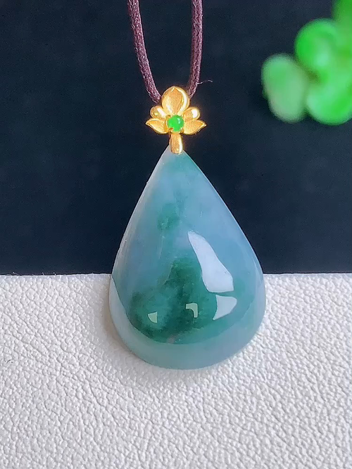  ，18k金镶冰紫飘花水滴，无裂，尺寸19.5/13.6/5.1，№;y181130