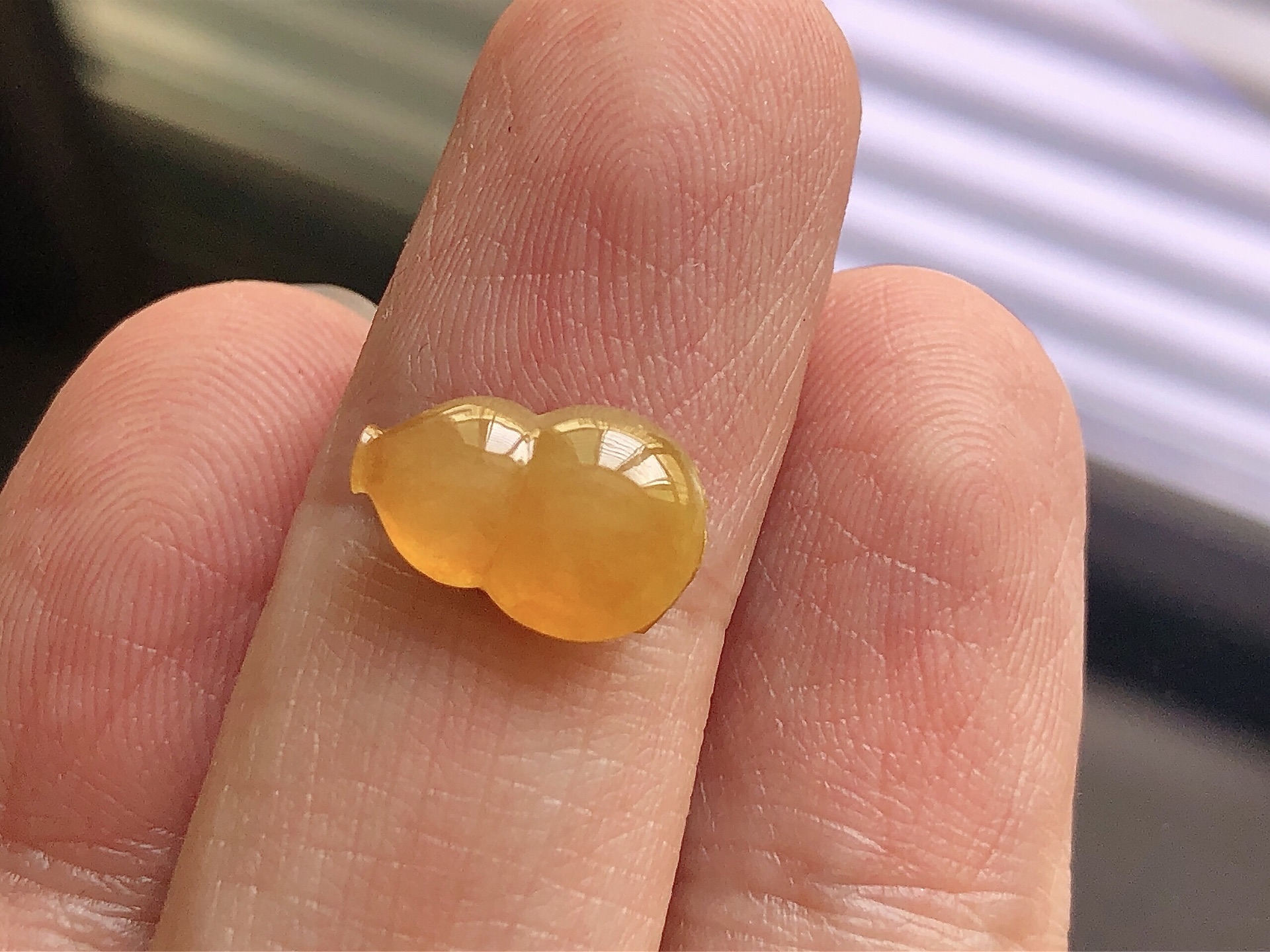 ️ 黄翡葫芦， 色泽极美，通透水润，玉质细腻，夺目迷人，镶嵌效果，品相，无裂，尺寸12.2*8.1