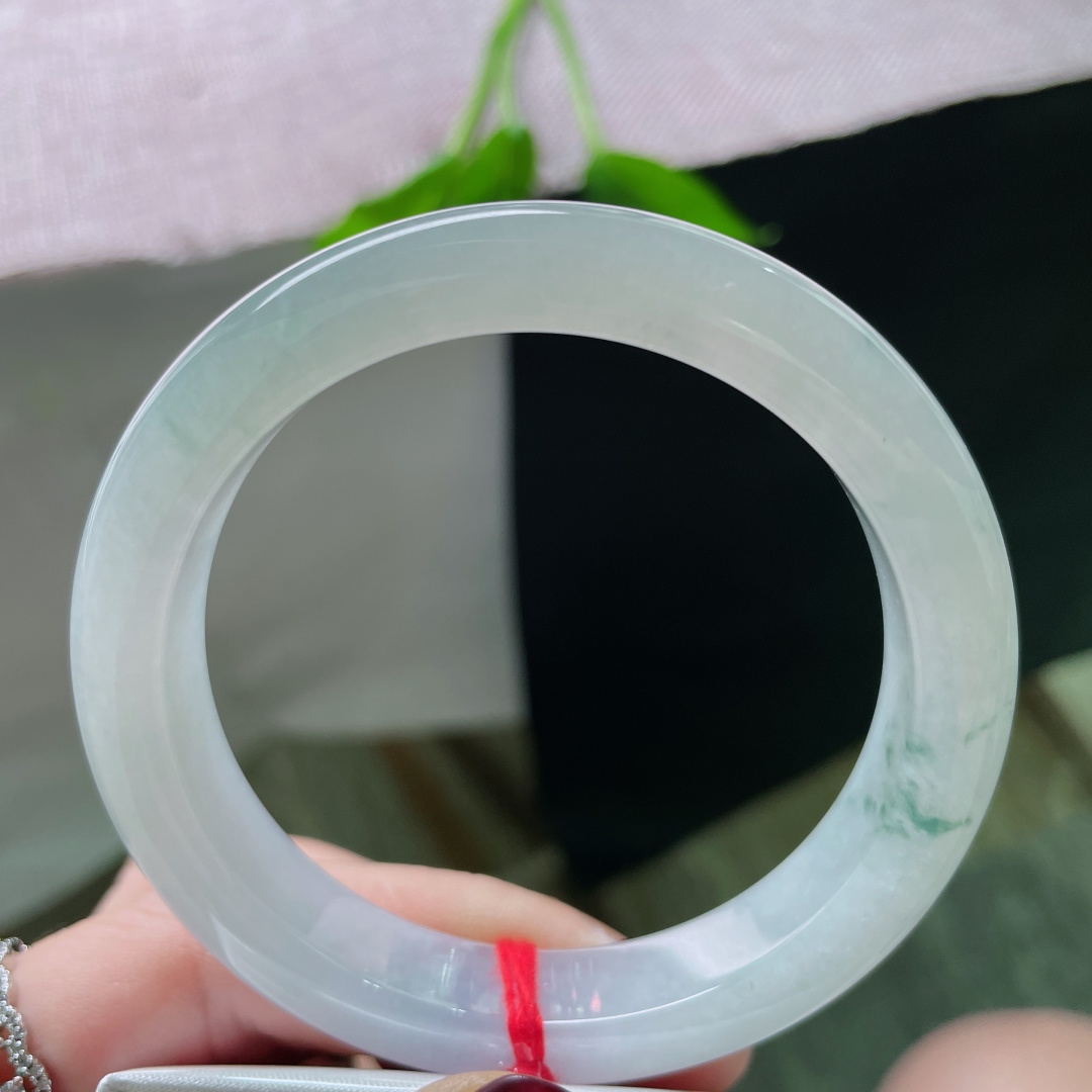 56/11.3/8.4飘花正圈，冰润细腻，飘逸，灵动，温柔大方，无裂，ss51220a