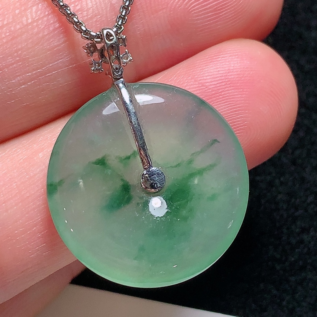 ️18k金镶嵌冰种飘花平安扣吊坠，种老水头好，又冰又润，饱满无裂：29.3mm裸石：22.4/4mm，ss50182a