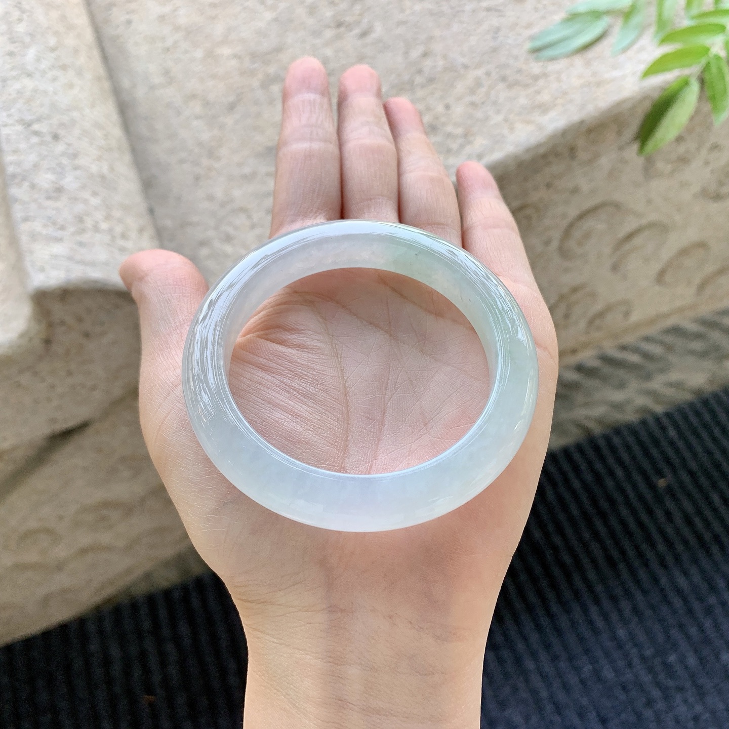正圈53 54 圈口54.5/10/9 编码FL042005 糯冰底色，水润，种老，细腻，打灯有纹线