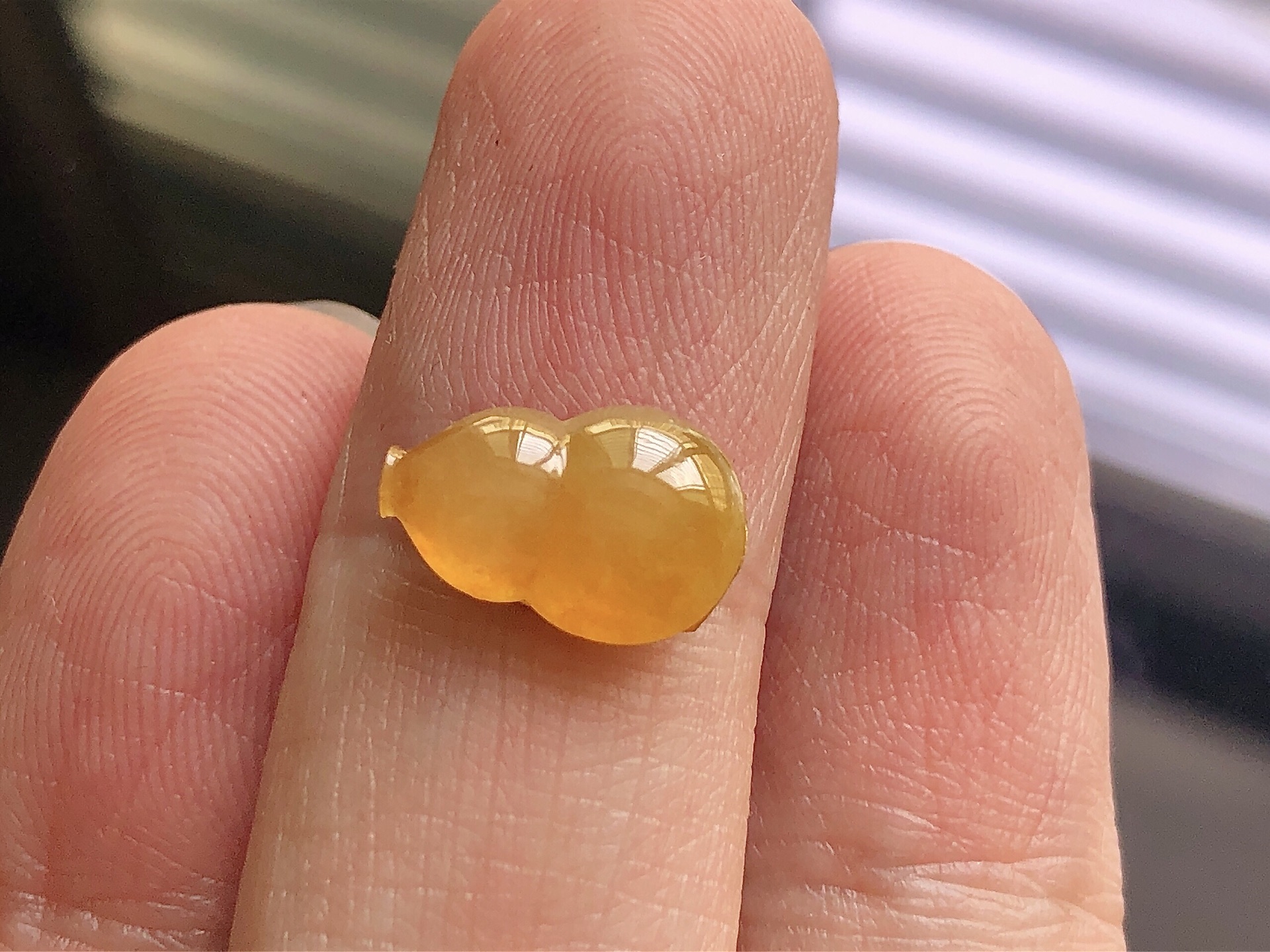 ️ 黄翡葫芦， 色泽极美，通透水润，玉质细腻，夺目迷人，镶嵌效果，品相，无裂，尺寸12.2*8.1*3.8