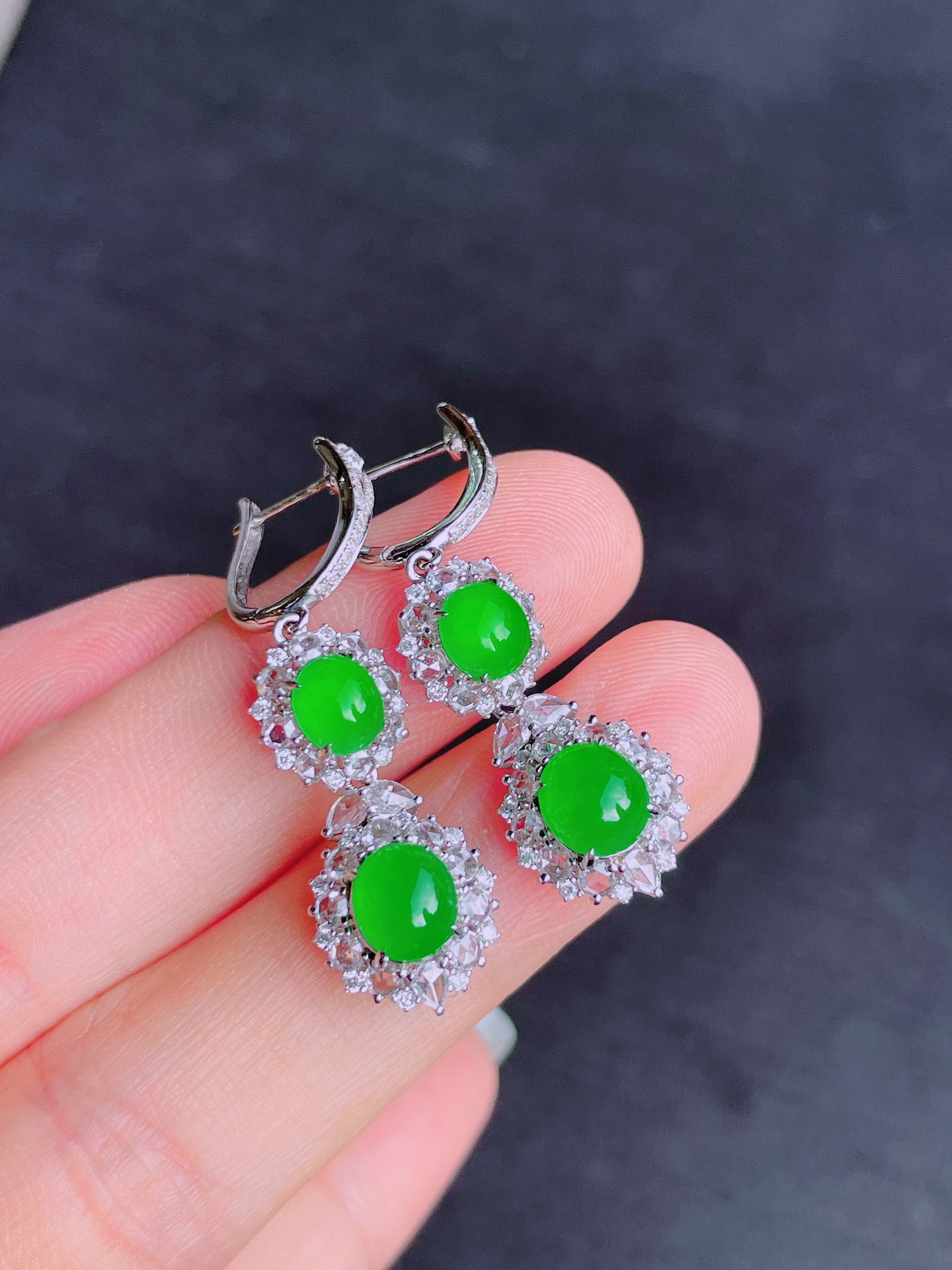 ️高冰绿蛋面耳坠 晶莹剔透，新颖时尚，无裂，6.5-6-4