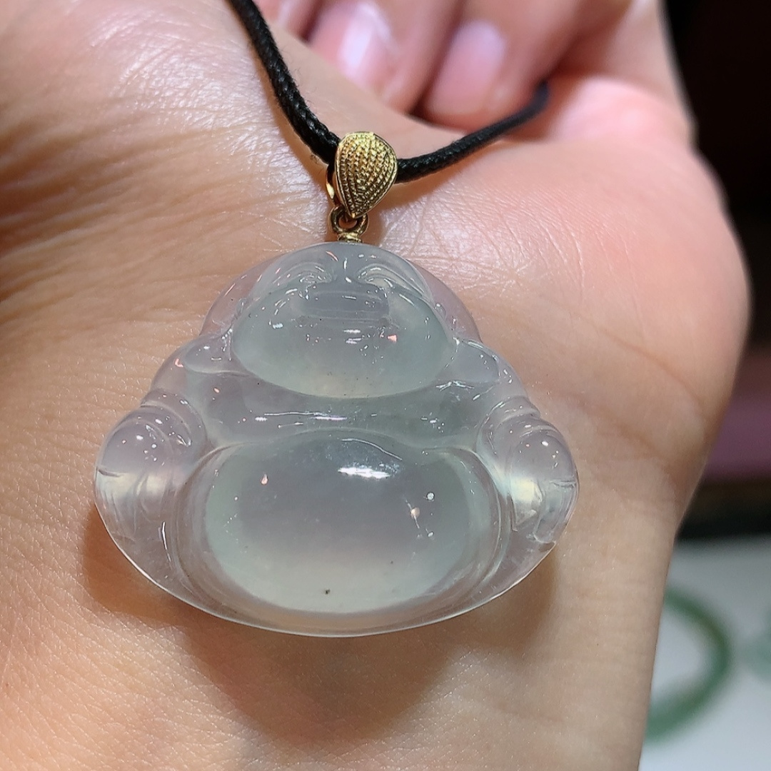 冰佛公吊坠。冰润底子细腻，胶感十足，佩戴简单大方货号89418，26.5-31.9-6.8