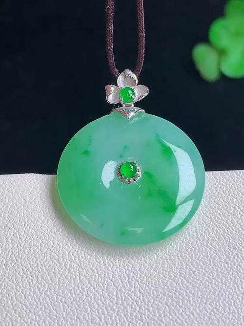  ，18k金镶冰飘绿平安扣，无裂，尺寸21.6/3.7，№;y180059