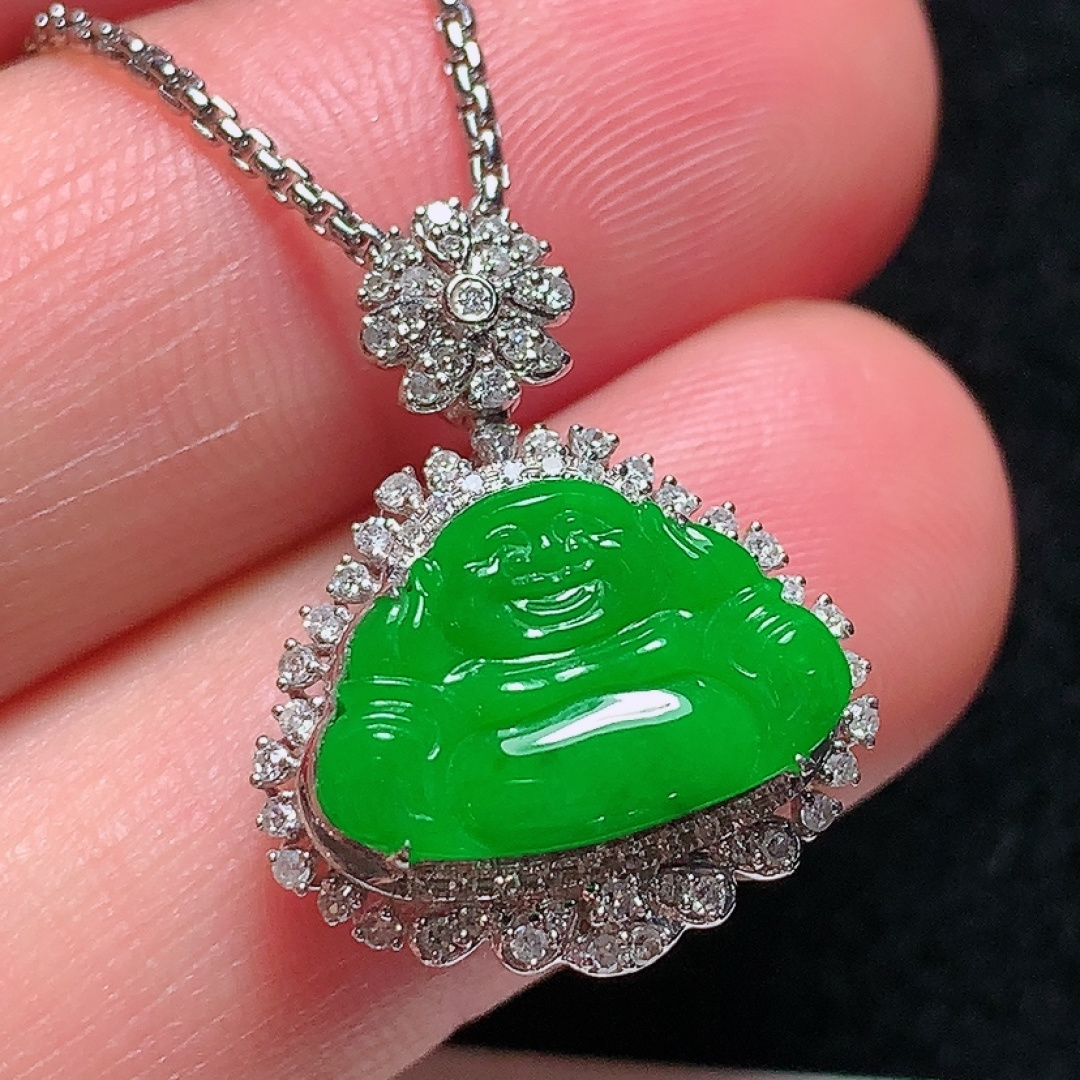 ️18k金镶嵌冰种阳绿佛公，种老水头好，又冰又润，饱满无裂：21.6/17.2/7.5mm裸石：9.6/14.5/2.1mm，ss