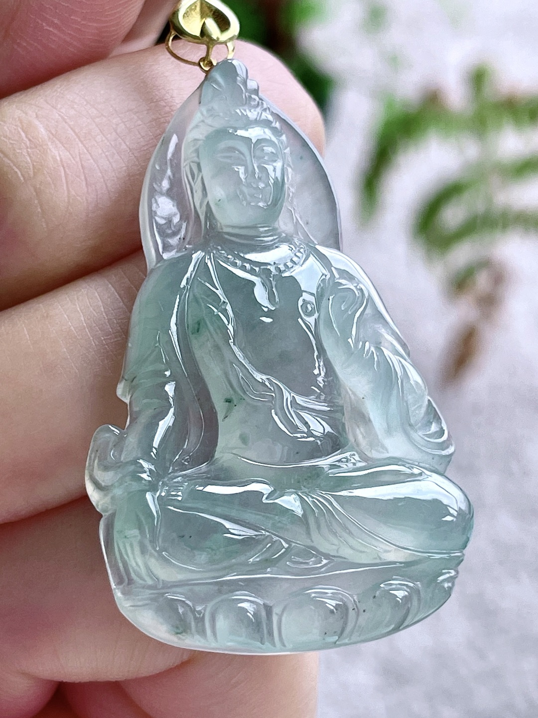 【镶嵌】冰飘花观音牌吊坠  【说明】缅甸 18k金镶嵌 无裂 性比高  【整体】52.4  【裸石】46.4-28.7-5.7  【重量】12.3克