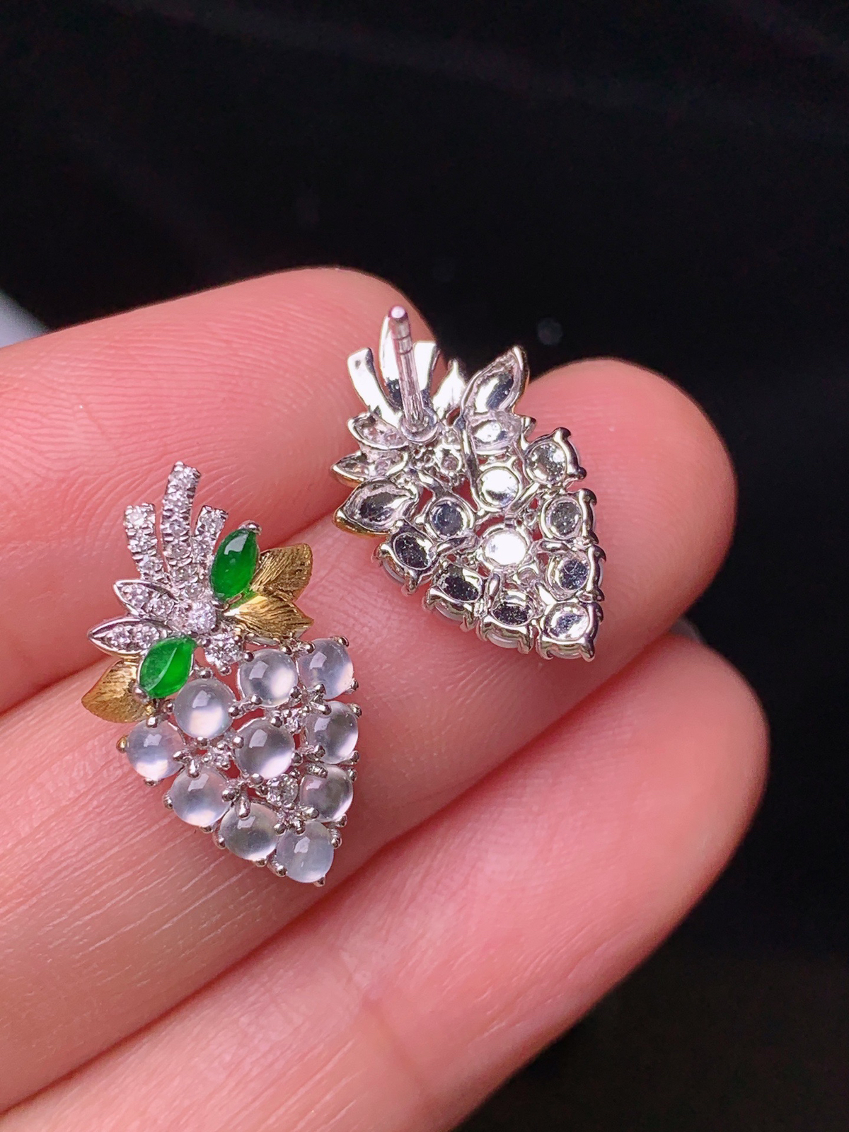 18k金钻镶嵌冰种蛋面组合耳钉 玉质细腻 色泽艳丽清新 整体尺寸17.5*10.8*3