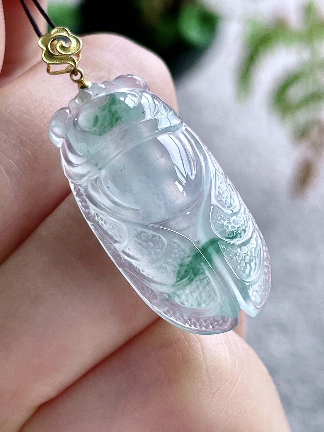 【镶嵌】高冰飘花一鸣惊人吊坠  【说明】缅甸 18k金镶嵌 无裂 性比高  【整体】40.5  【裸石】32.3-16-7  【重量】6.7克