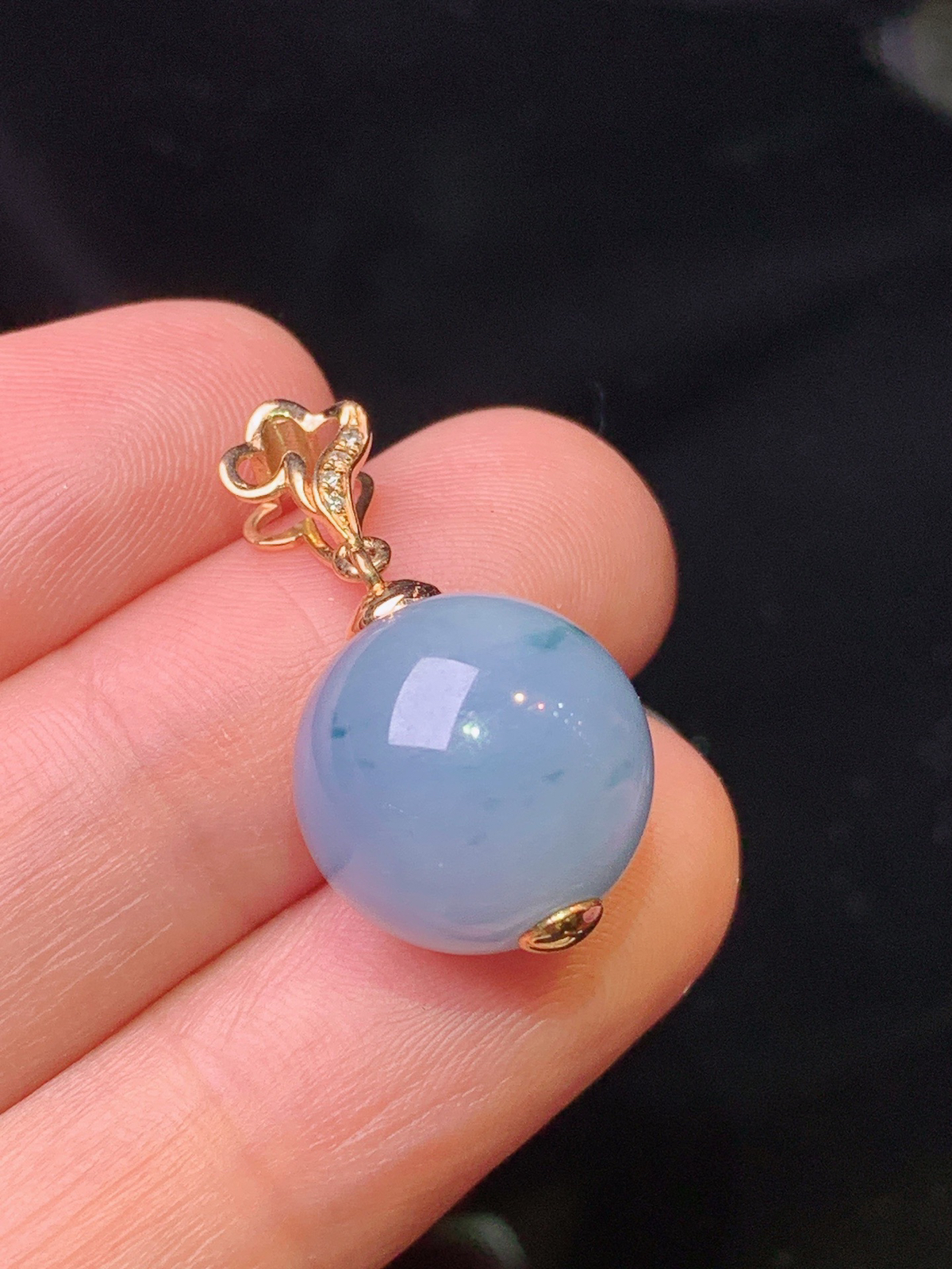 18k金钻镶嵌紫罗兰圆珠吊坠 玉质细腻 色泽清新艳丽 整体尺寸25*13