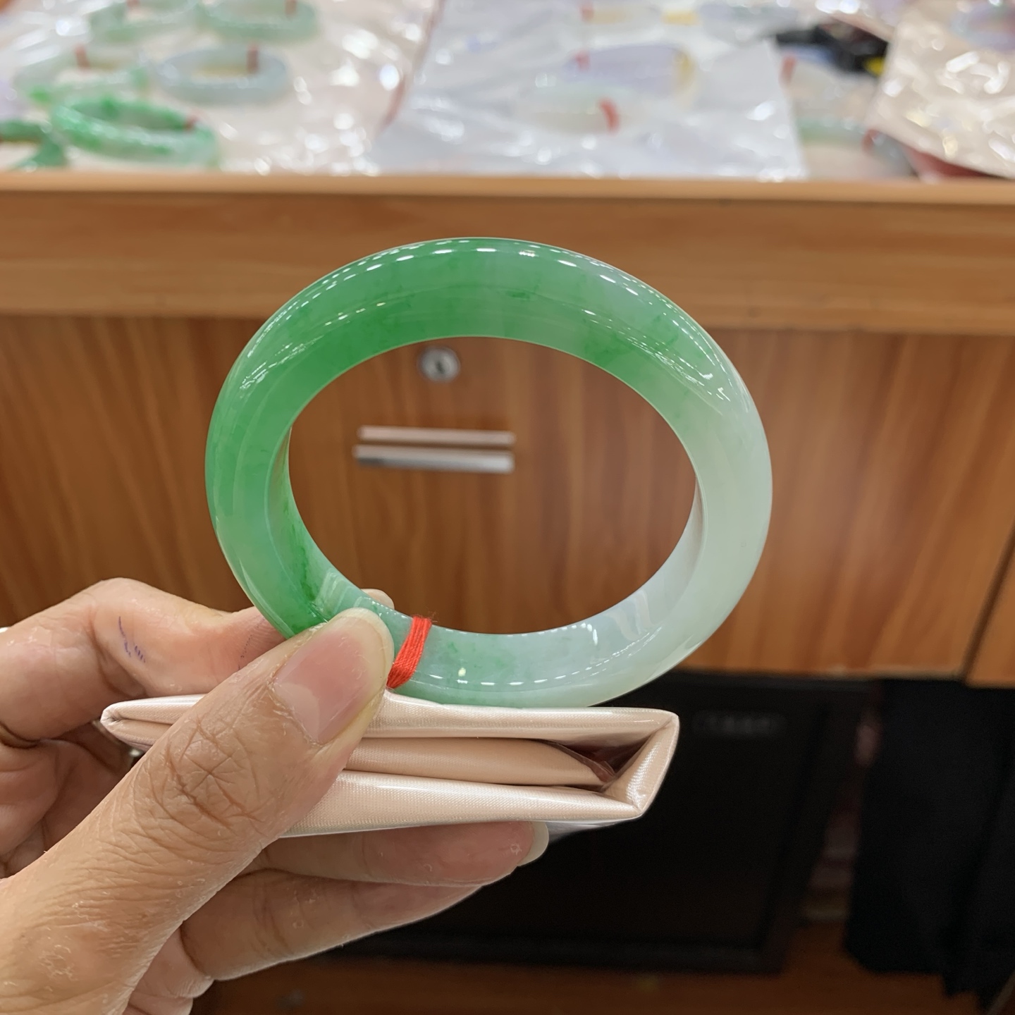 042046CK冰绿正圈翡翠手镯55.8-12.2-9.3