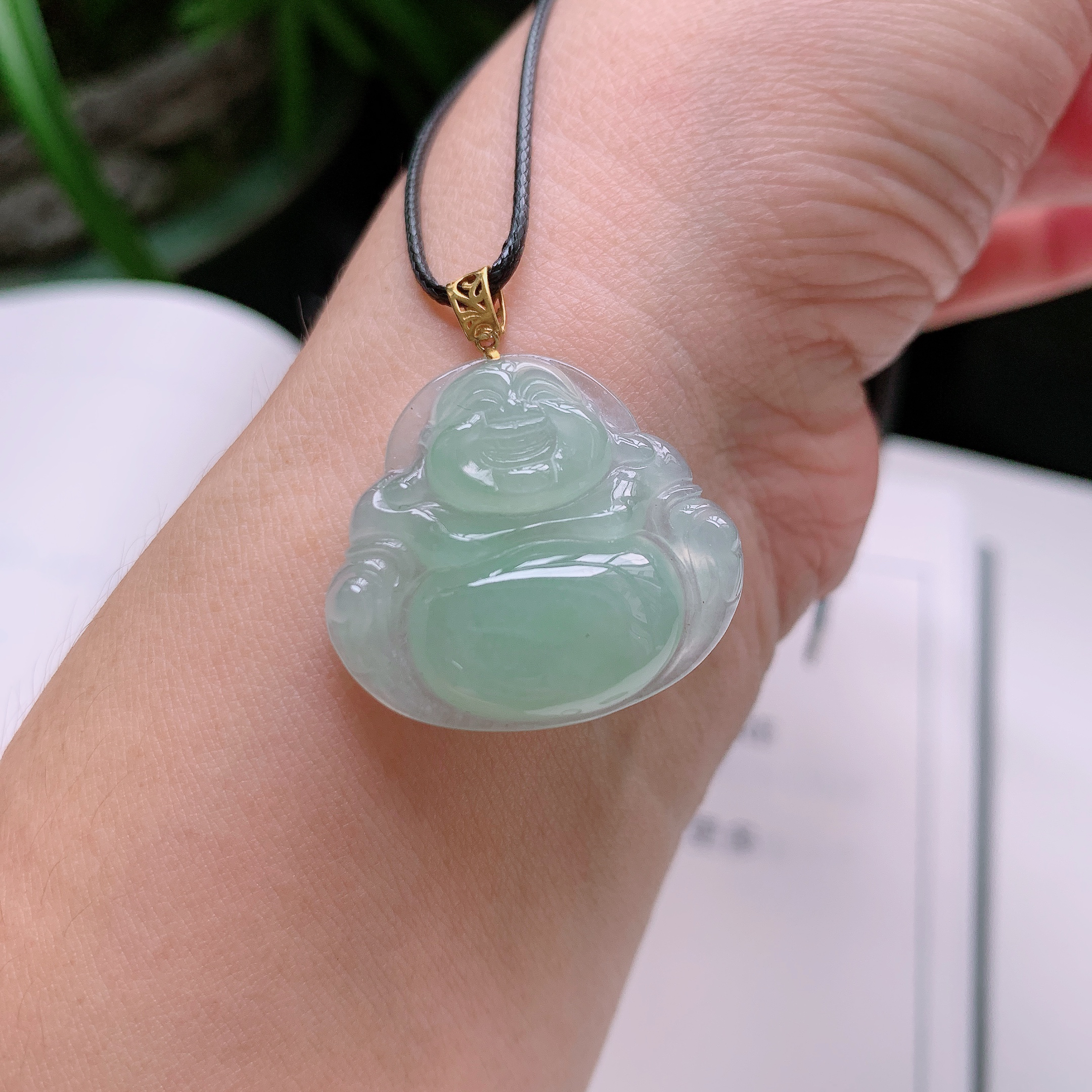 天然A货翡翠18K金镶嵌甜绿大肚佛公吊坠 
尺寸32-28-5.5mm 重量5.89g