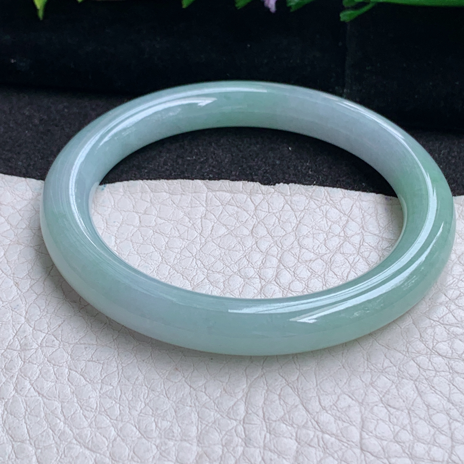 n小圈口53*8.3美人镯 天然缅甸翡翠a货手镯淡绿圆条正圈叮当镯