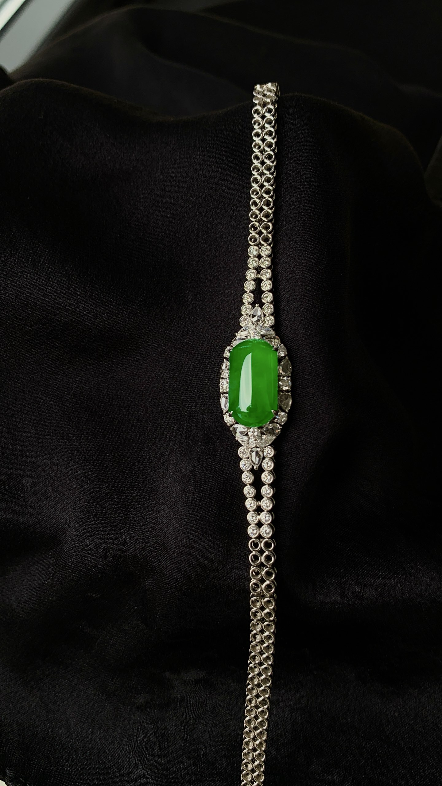 ️【18k金镶嵌马鞍手链】种老细腻，色阳浓郁起胶，尺寸：长度：17.5，成品：21.1*12.1*8.2，裸石：14.8*8,b17419