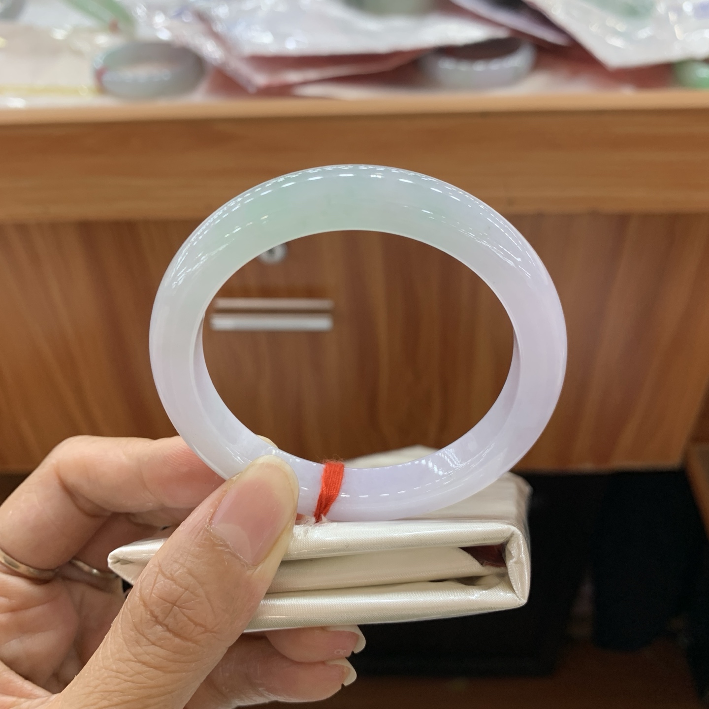 042008FN飘绿正圈翡翠手镯54-10.1-7.9