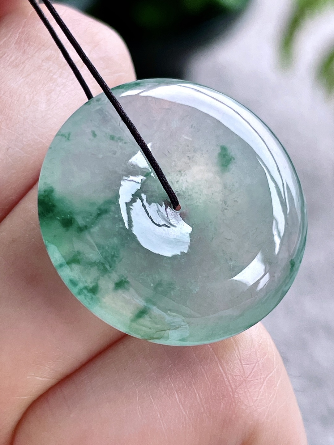 【裸石】冰种飘花平安扣吊坠【说明】缅甸 无裂 性比高  【尺寸】26.6-5【重量】7.1克