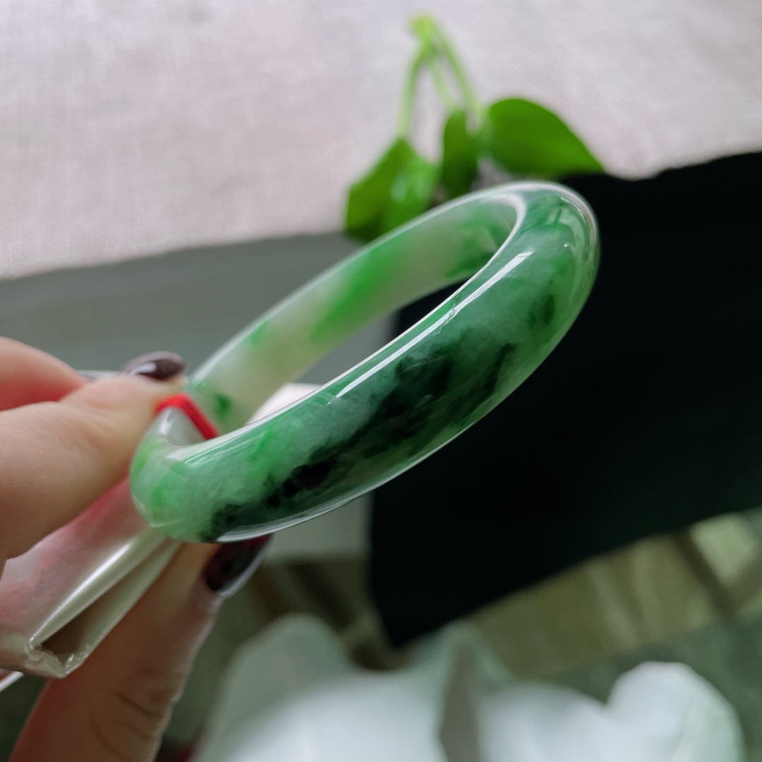 56.3/11.8/8.3飘绿正圈，水润，翠色伊人，沉稳贵气，皮纹，无裂，ss51399a