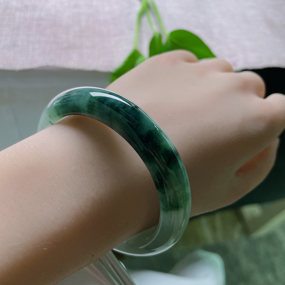 55.5/12.2/8.3飘花正圈，水润细腻，半山水有相逢，贵气，无裂，ss51358a