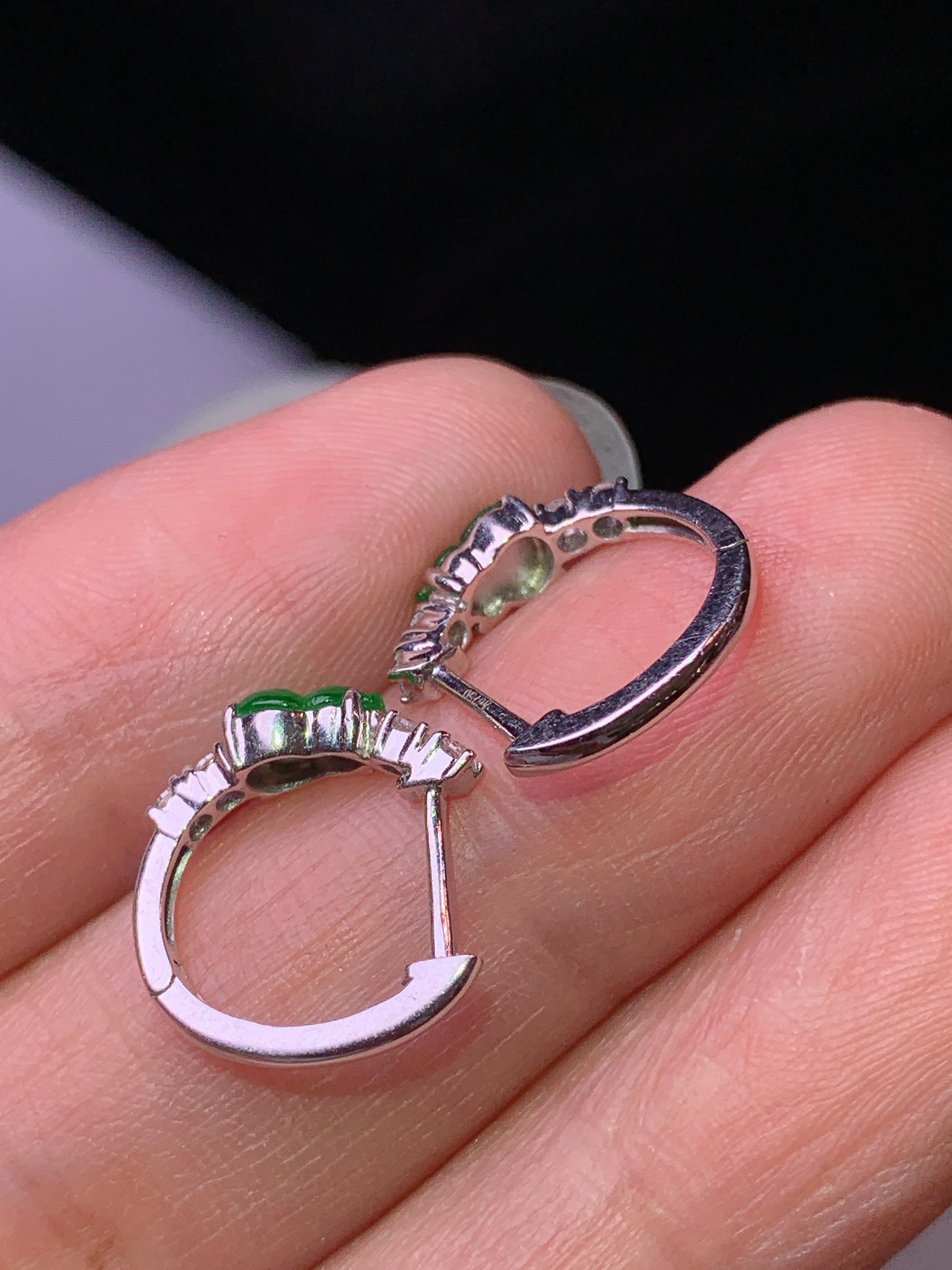 18k金钻镶嵌满绿葫芦耳钉 玉质细腻 色泽艳丽清新 水润亮眼 裸石尺寸5.3*3.8*2z1