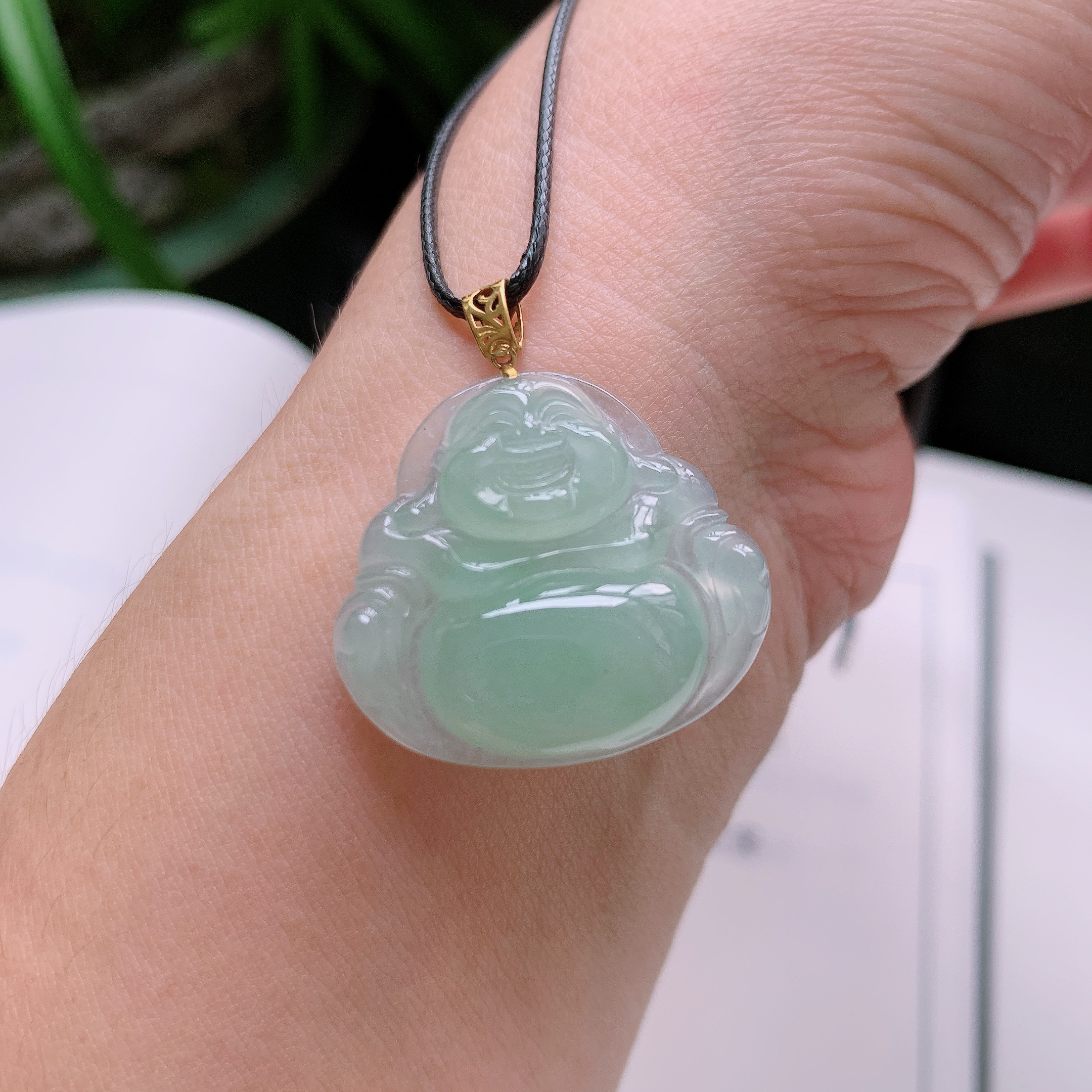 天然A货翡翠18K金镶嵌甜绿大肚佛公吊坠 
尺寸32-28-5.5mm 重量5.89g