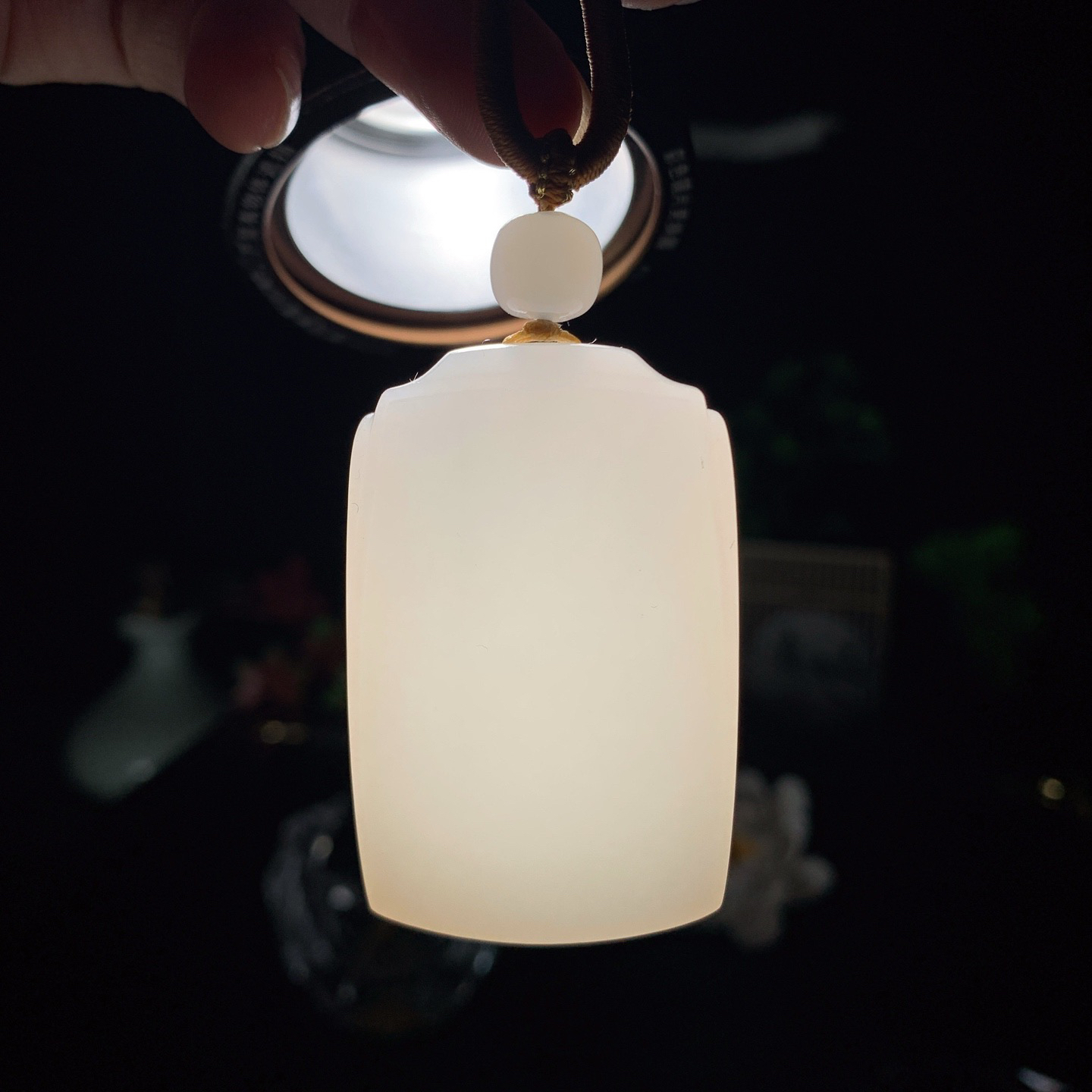 新疆和田玉羊脂白玉平安无事牌挂件 尺寸51/32/12重57克！玉质细腻油润 底色纯净 脂粉好，品质好。lt260420