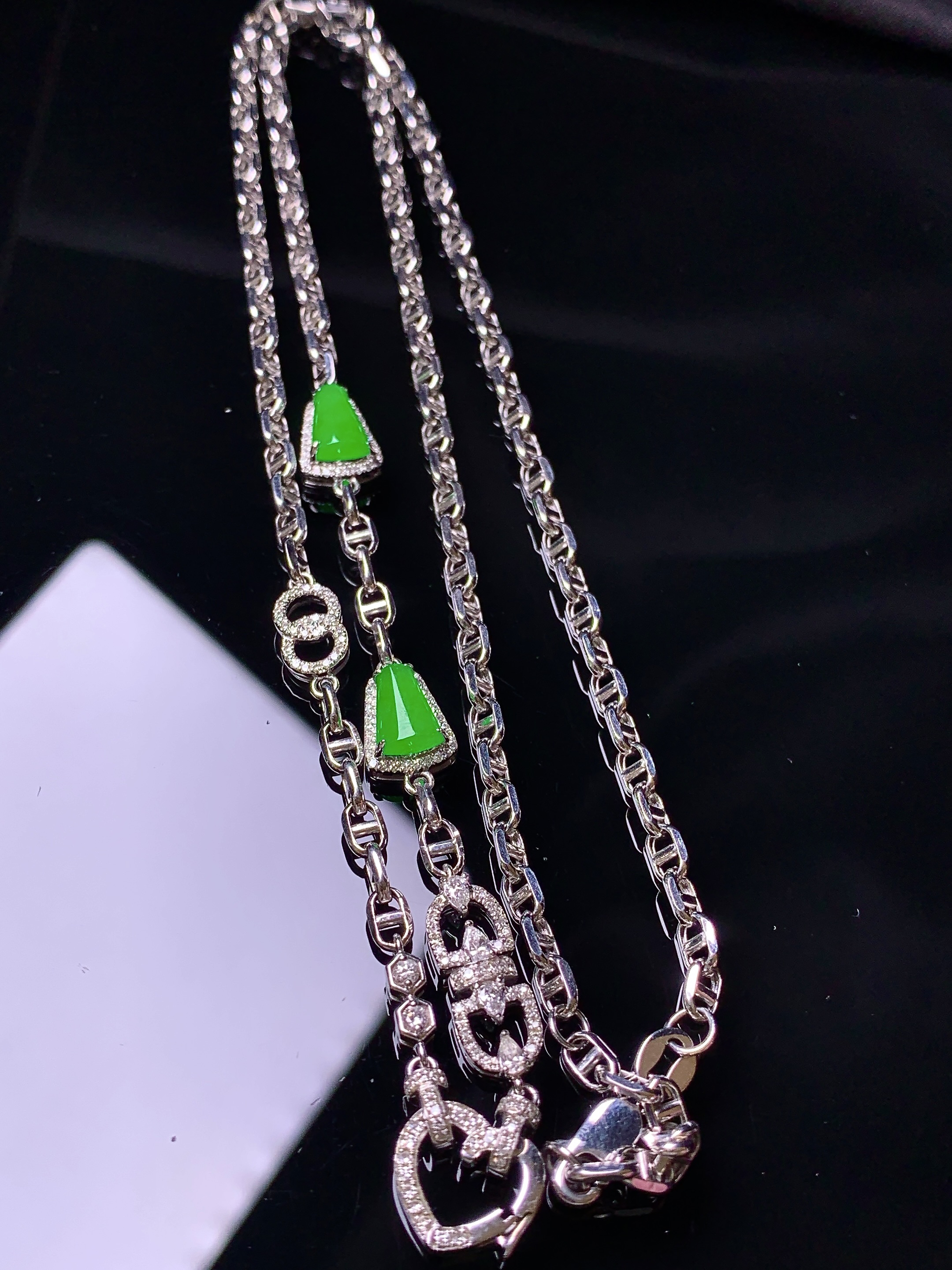 18k金钻镶嵌冰阳绿玉柱多用项链 玉质细腻 色泽艳丽清新 水润亮眼 裸石尺寸6.8*4.6*2.5 