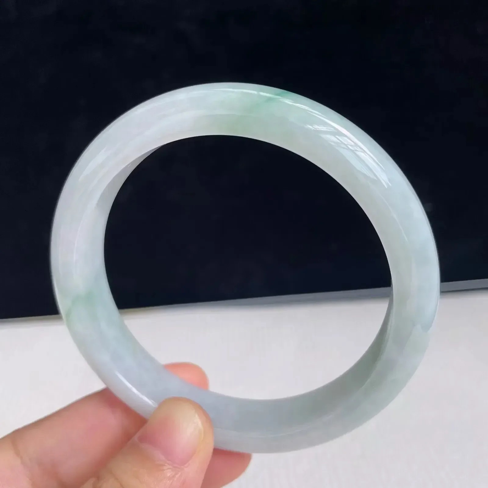 56.5圈有种有色天然翡翠A货飘绿玉手镯好种水水润手镯48.36g