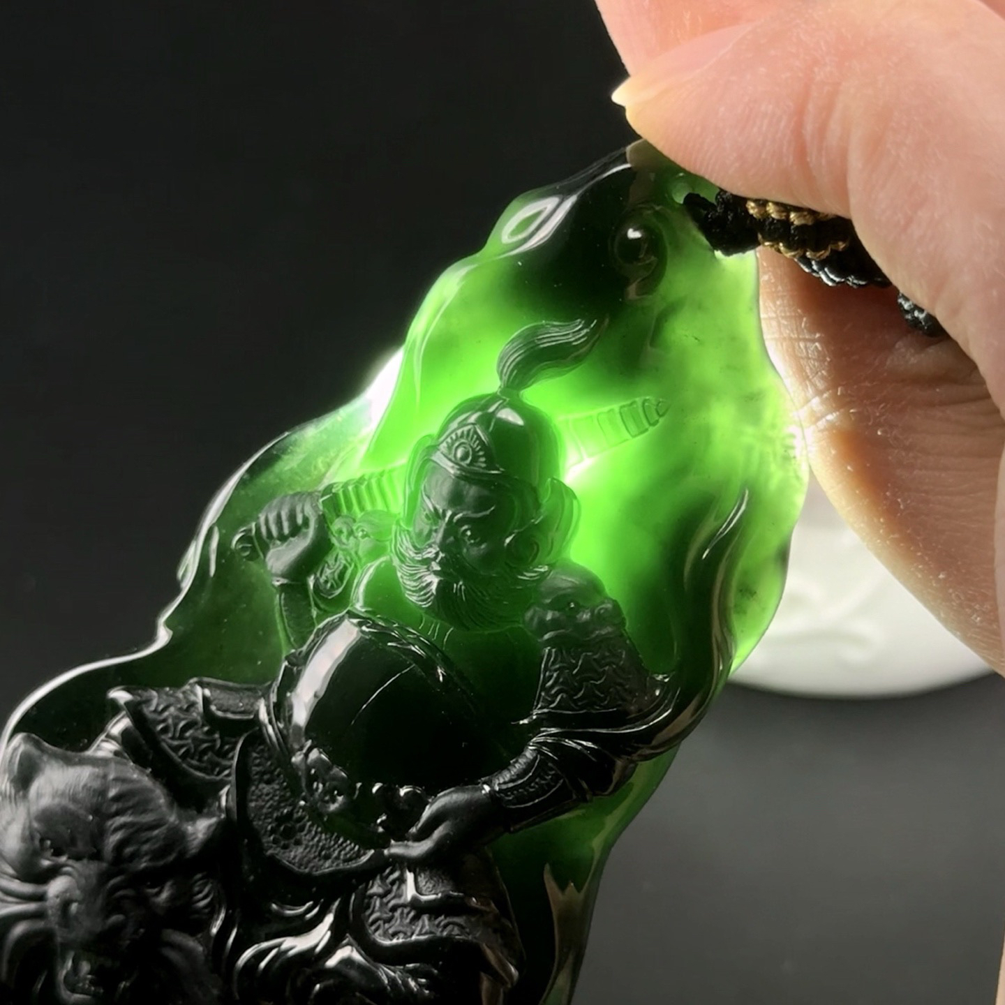 墨翠赵公明 瑞丽工 万仞八级玉雕大师作品  种好色正 黑度极好 打灯通透 油性十足 尺寸87